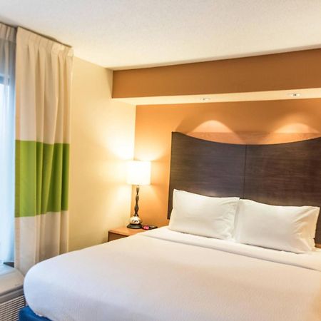 Fairfield Inn & Suites By Marriott Muskegon Norton Shores Exterior photo